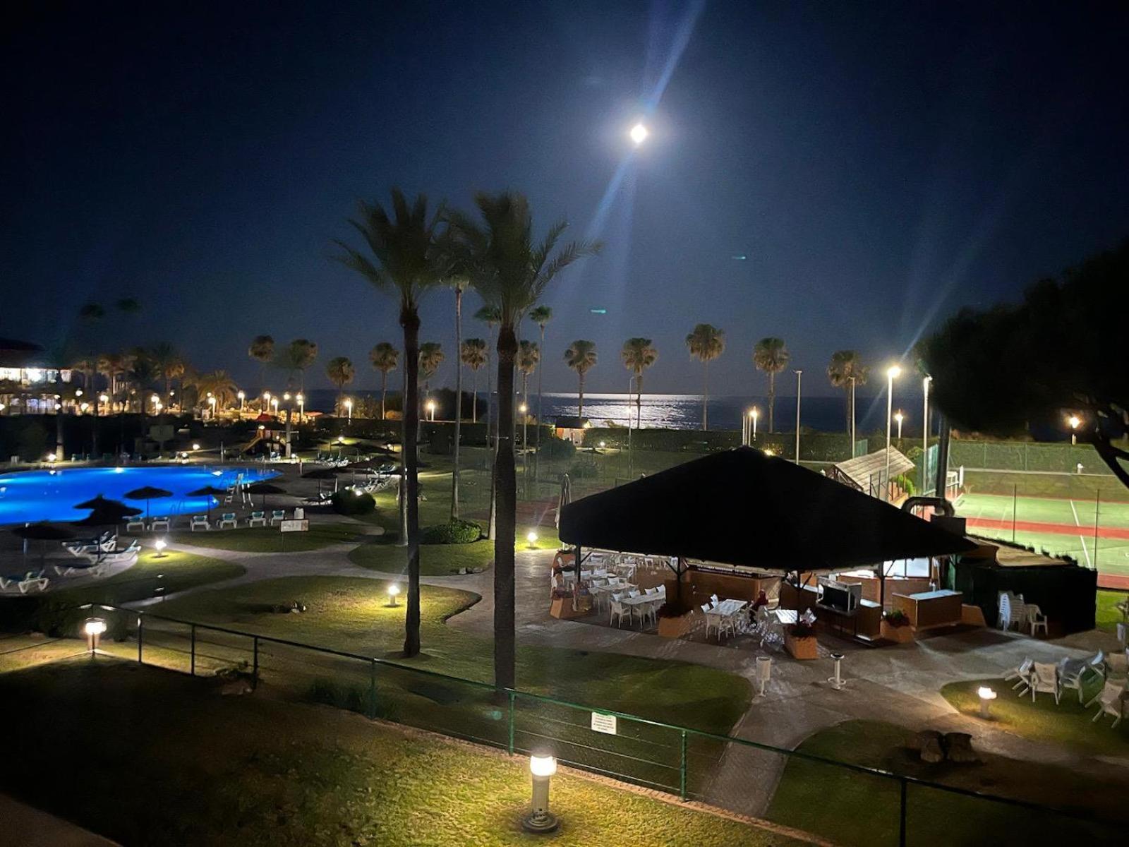 Las Americas إسلانتييّا المظهر الخارجي الصورة
