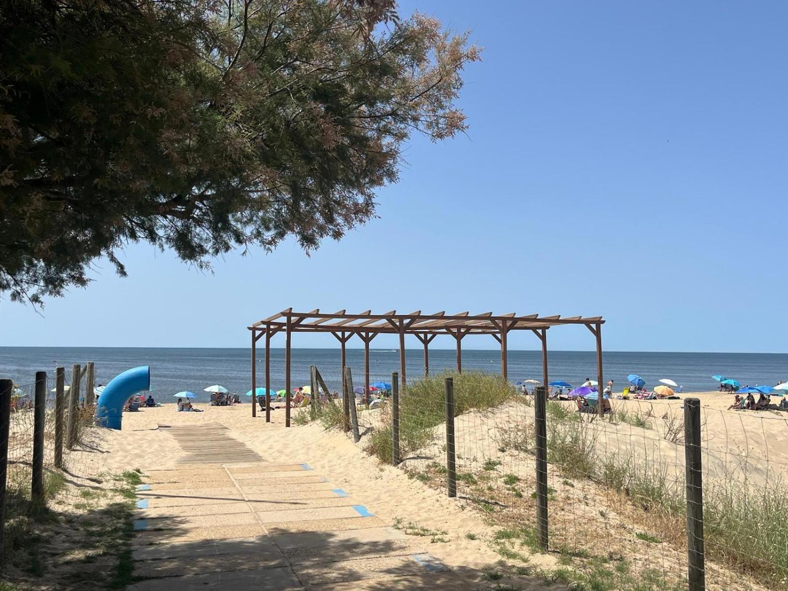 Las Americas إسلانتييّا المظهر الخارجي الصورة